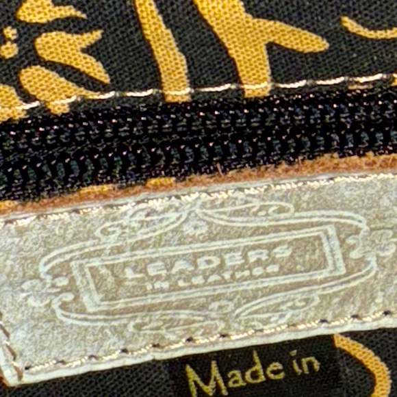 Leaders in Leather Embossed Gray Leather Wristlet Clutch Bag 5.5” H x 10.5” L - Picture 3 of 3